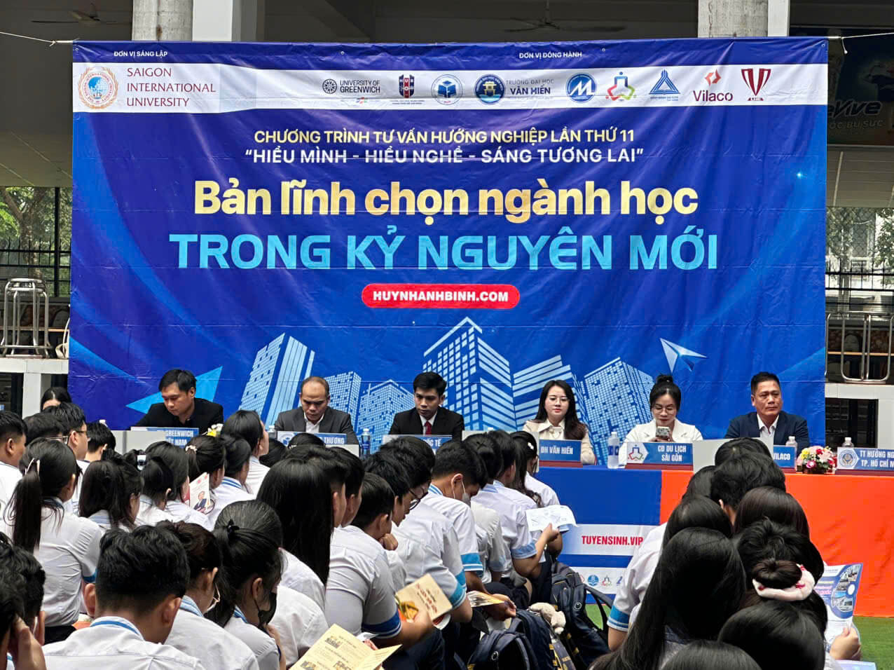 Chương trình tư vấn hướng nghiệp "HIỂU MÌNH - HIỂU NGHỀ - SÁNG TƯƠNG LAI"